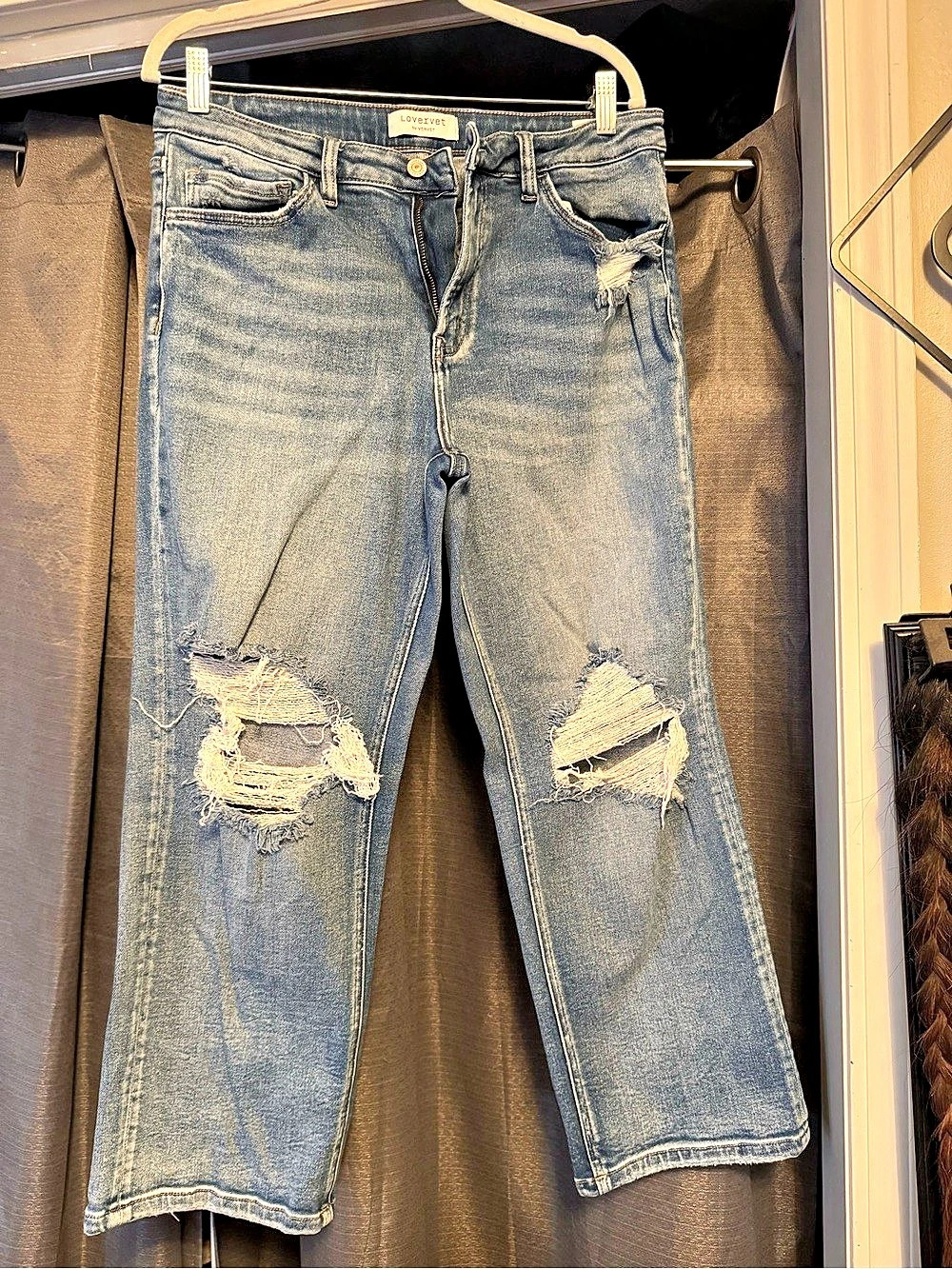 Lovervet Distressed Straight Leg Crop Jeans in Blue
